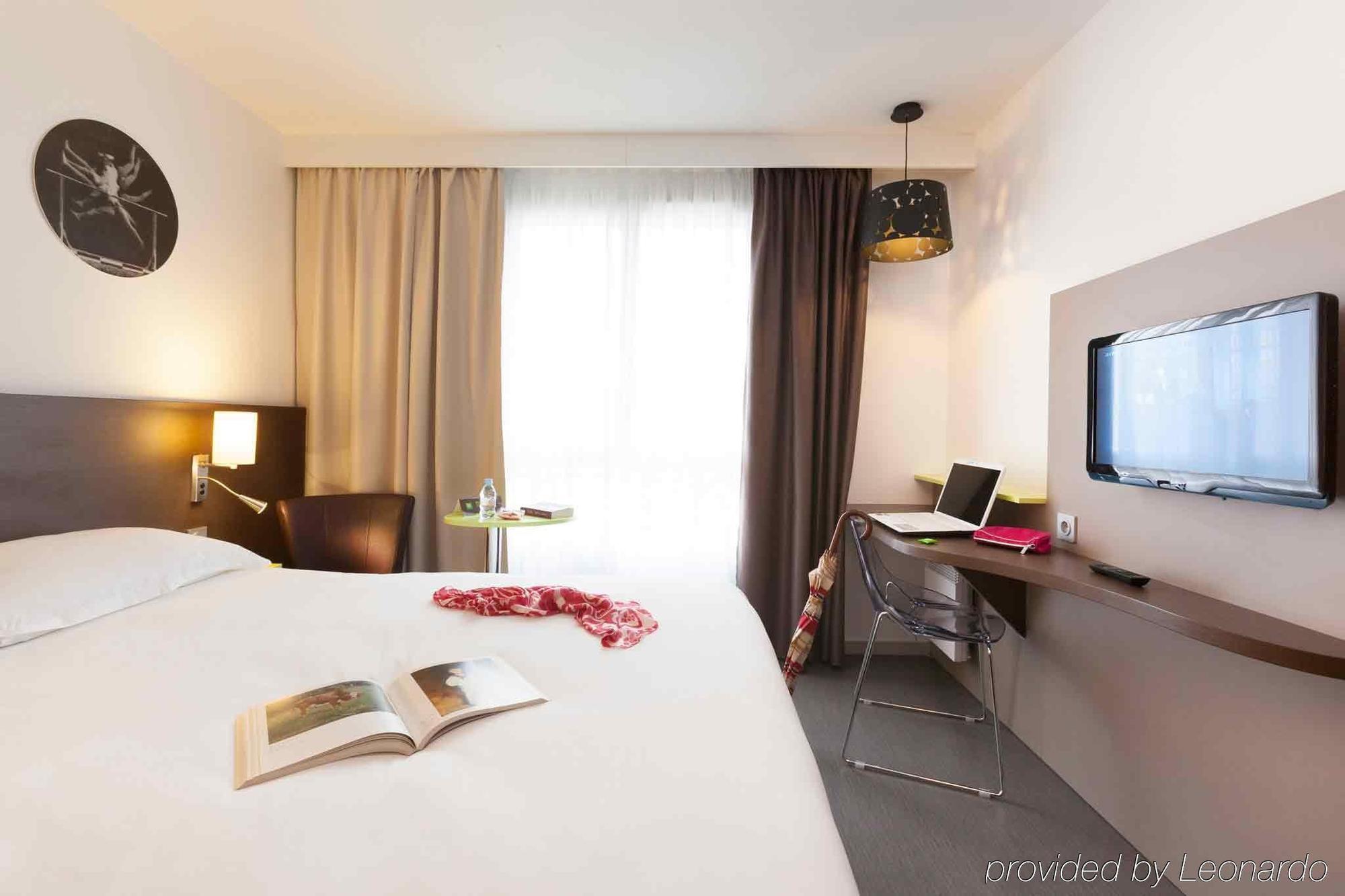 Ibis Styles Beaune Centre Room photo